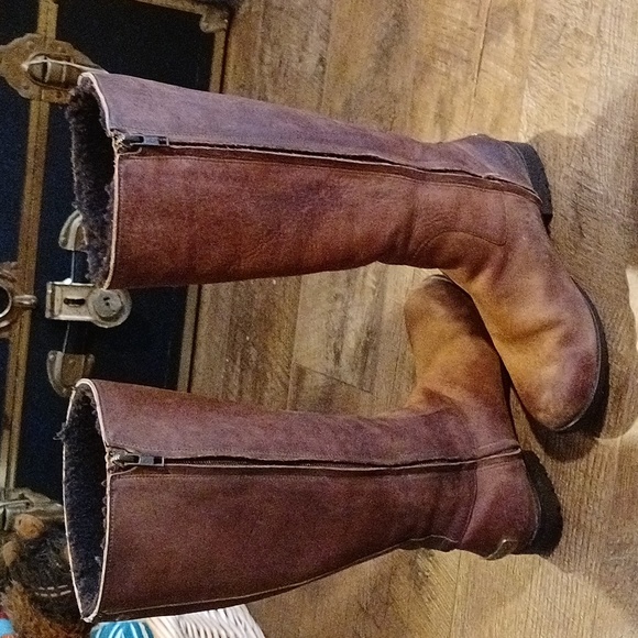 UGG Tall Leather Broome Riding Boots 👢 ❤️❤️ - Picture 4 of 11